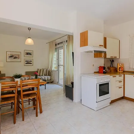 度假居 Primrose Maisonette With Private Green Garden 尼尔斯吉尼